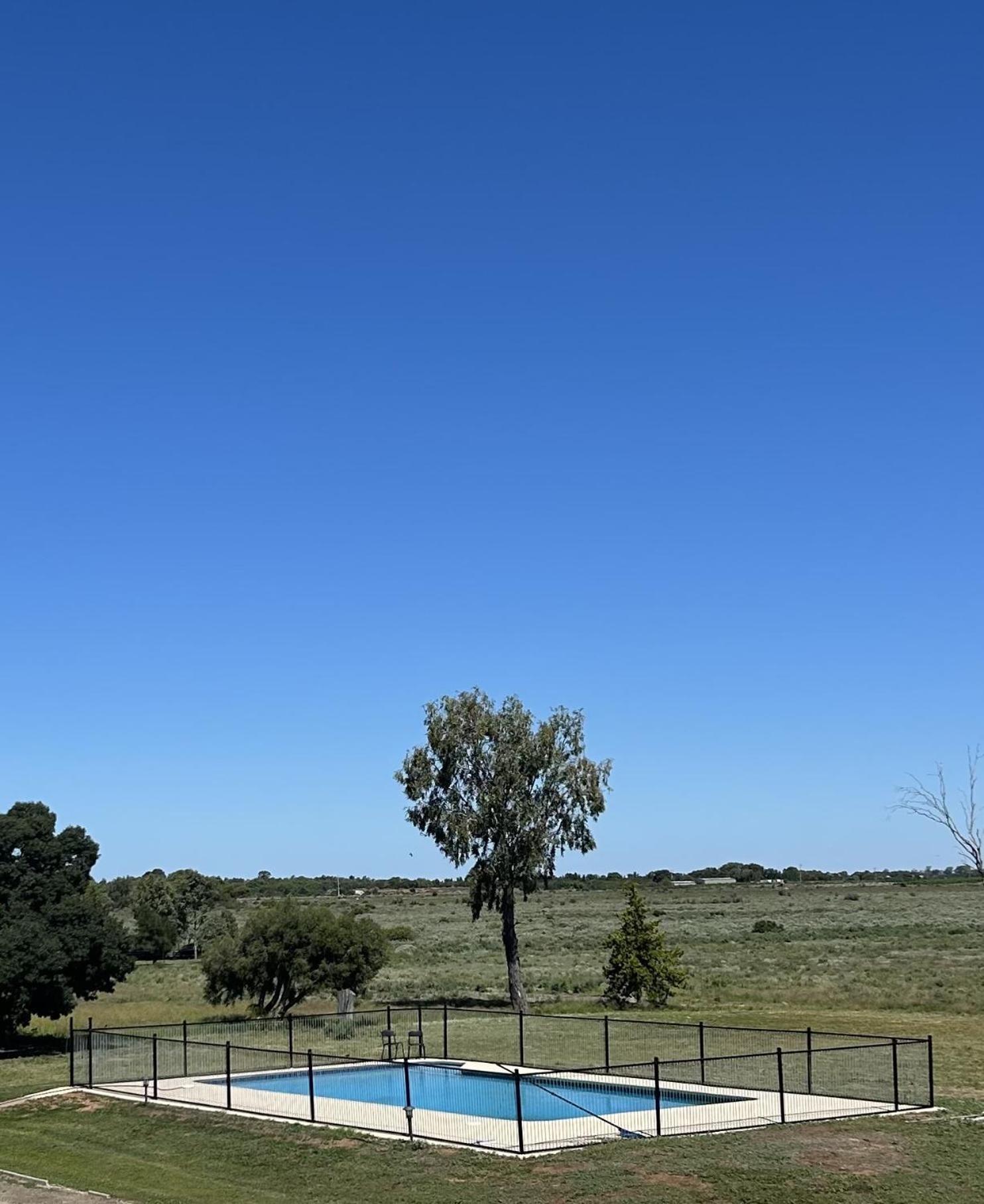 Happy Wanderer Motel Lake Boga On The Lake With Lake Views Exterior foto